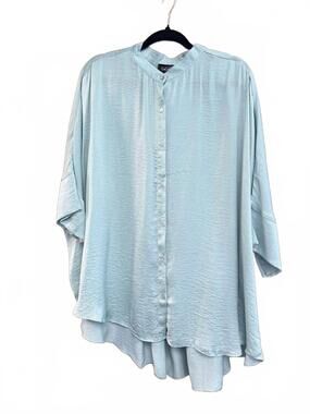 NEW GIGIO women's satin button top in mint